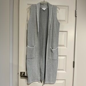 London Kaye Gray and White Chevron Striped Sleeveless Cardigan